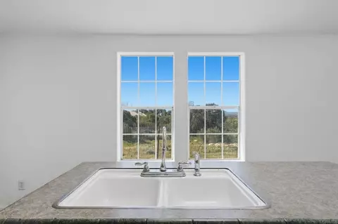 Kitchen - 909 Tierra De Luna, Boulevard, CA 91905 photo 5 of 9