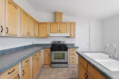 Kitchen - 909 Tierra De Luna, Boulevard, CA 91905 photo 6 of 9
