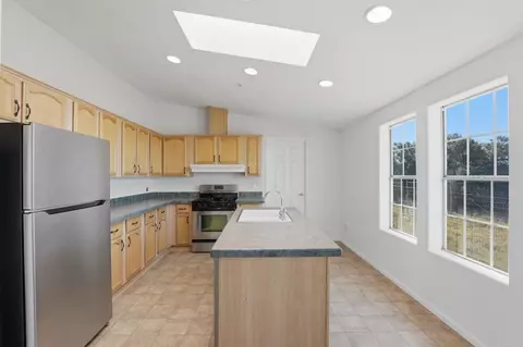 Kitchen - 909 Tierra De Luna, Boulevard, CA 91905 photo 2 of 9