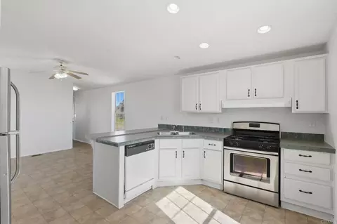Kitchen - 909 Tierra De Luna, Boulevard, CA 91905 photo 9 of 9