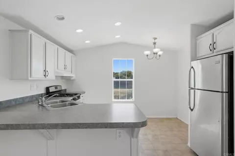 Kitchen - 909 Tierra De Luna, Boulevard, CA 91905 photo 8 of 9