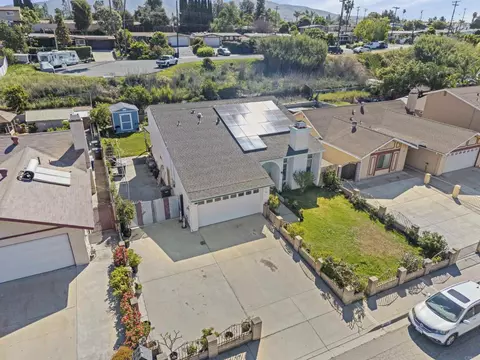 383 Vecino Ct, Spring Valley, CA 91977