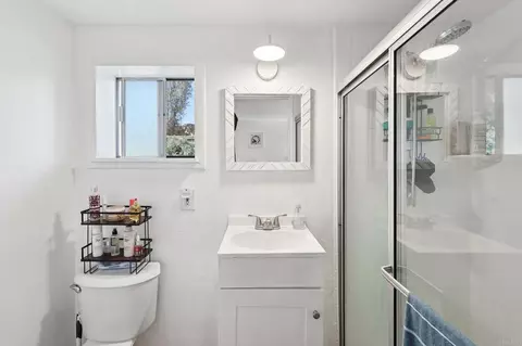 Bath - 1761 Winterwarm Dr, Fallbrook, CA 92028 photo 5 of 5