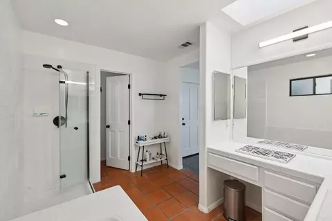 Bath - 1761 Winterwarm Dr, Fallbrook, CA 92028 photo 4 of 5