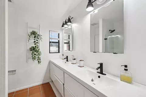 Bath - 1761 Winterwarm Dr, Fallbrook, CA 92028 photo 1 of 5