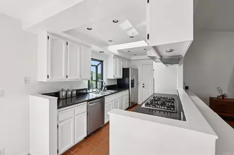 Kitchen - 1761 Winterwarm Dr, Fallbrook, CA 92028 photo 2 of 5