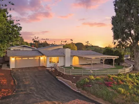 12306 Gay Rio Dr, Lakeside, CA 92040