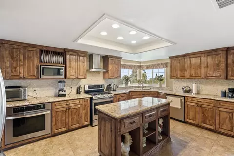 Kitchen - 13658 Sage Mountain Ln, Jamul, CA 91935 photo 2 of 4