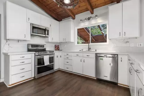 Kitchen - 3333 Suncrest Blvd, El Cajon, CA 92021 photo 1 of 2