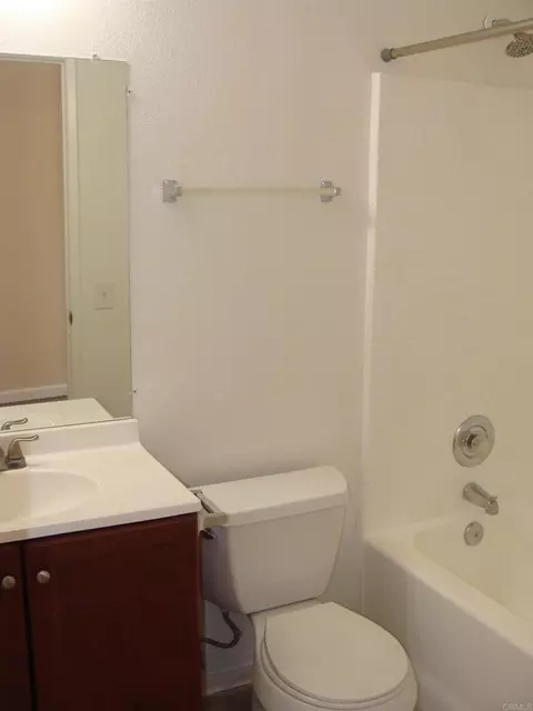 Bath - 12652 Julian Ave, Lakeside, CA 92040 photo 1 of 1