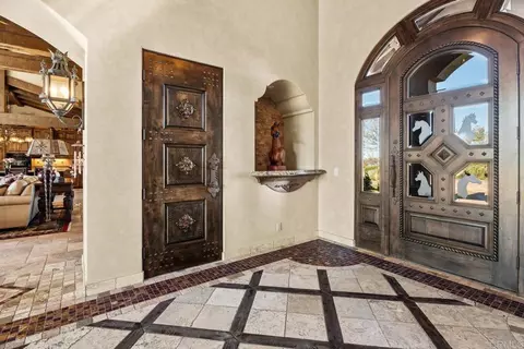 Entry Way - 20655 Sutherland Dam Rd, Ramona, CA 92065 photo 2 of 8