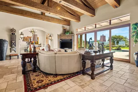 Living - 20655 Sutherland Dam Rd, Ramona, CA 92065 photo 2 of 6