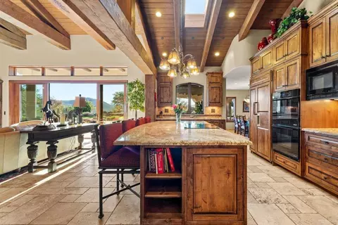 Kitchen - 20655 Sutherland Dam Rd, Ramona, CA 92065 photo 4 of 5