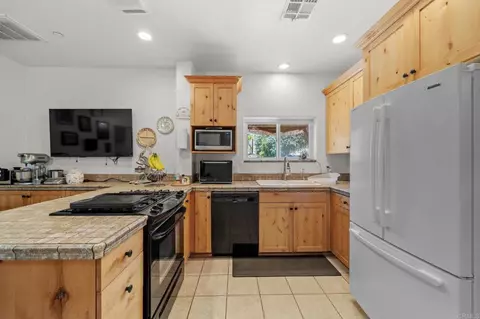Kitchen - 22002 Lyons Valley Rd, Alpine, CA 91901 photo 4 of 5