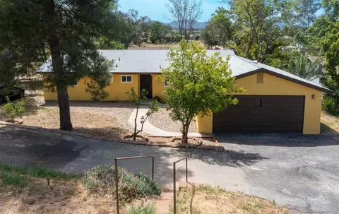 1121 11th St, Ramona, CA 92065