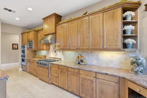 Kitchen - 15161 La Manda Dr, Poway, CA 92064 photo 7 of 10