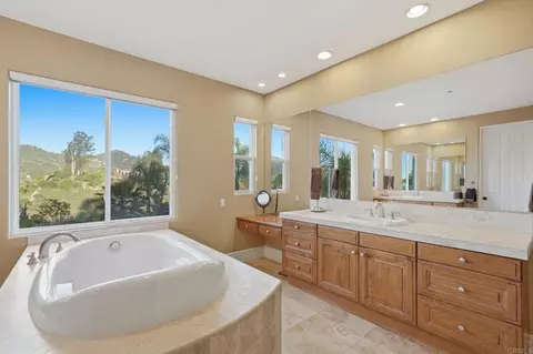 Bath - 15161 La Manda Dr, Poway, CA 92064 photo 4 of 7