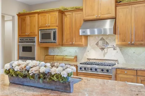 Kitchen - 15161 La Manda Dr, Poway, CA 92064 photo 10 of 10