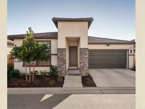 6217 E Mia Dr, Fresno, CA 93727