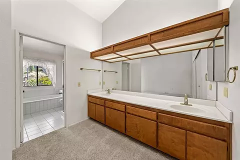 Bath - 1367 Heritage Ct, Escondido, CA 92027 photo 1 of 3