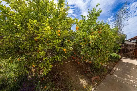 Exterior - 1367 Heritage Ct, Escondido, CA 92027 photo 9 of 10
