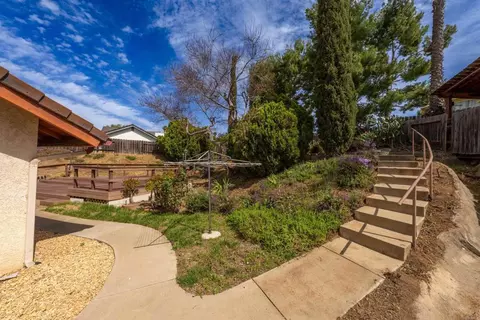 Exterior - 1367 Heritage Ct, Escondido, CA 92027 photo 7 of 10