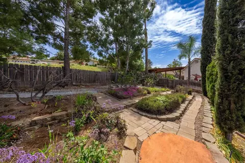Exterior - 1367 Heritage Ct, Escondido, CA 92027 photo 8 of 10