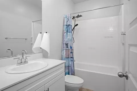 Bath - 40395 Birchfield Dr, Temecula, CA 92591 photo 1 of 3