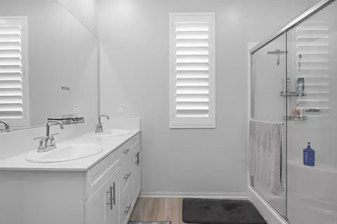 Bath - 40395 Birchfield Dr, Temecula, CA 92591 photo 2 of 3