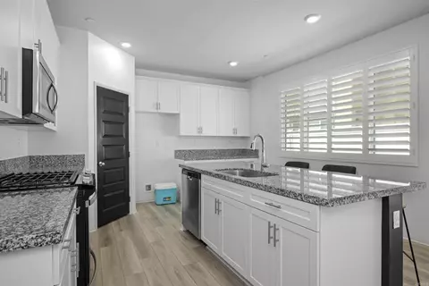 Kitchen - 40395 Birchfield Dr, Temecula, CA 92591 photo 4 of 4