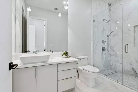Bath - 9355 Lavell St, La Mesa, CA 91941 photo 6 of 6