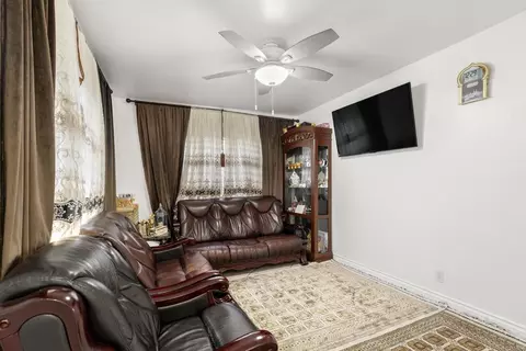 Living - 846 Friendly Cir, El Cajon, CA 92021 photo 4 of 7