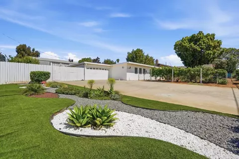 2152 Oak Hill Dr, Escondido, CA 92027