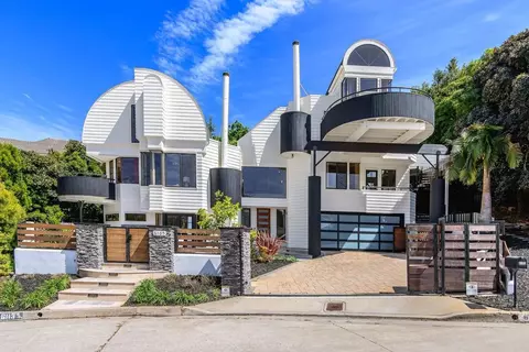 6105 Avenida Chamnez, La Jolla, CA 92037