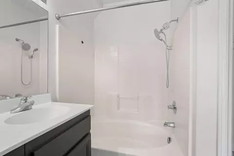 Bath - 641 Sumner Way # 1, Oceanside, CA 92058 photo 2 of 3