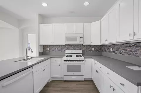 Kitchen - 641 Sumner Way # 1, Oceanside, CA 92058 photo 1 of 4