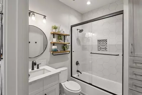 Bath - 4789 Harbinson Ave, La Mesa, CA 91942 photo 2 of 3