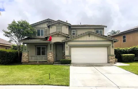 31727 Umbria Ln, Winchester, CA 92596