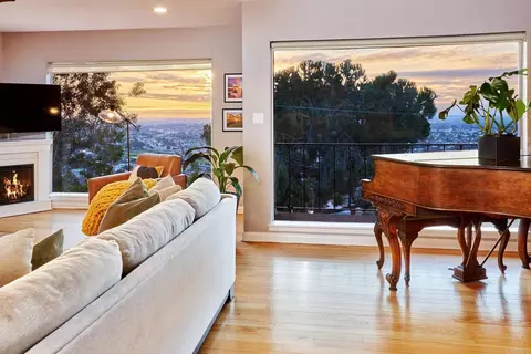 4350 Summit Dr, La Mesa, CA 91941