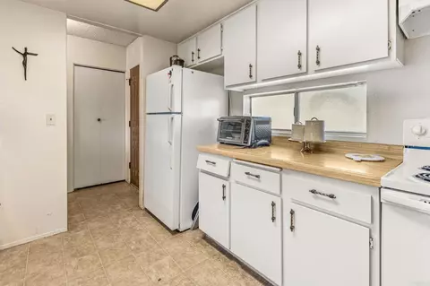 Kitchen - 276 S Pierce St, El Cajon, CA 92020 photo 4 of 4