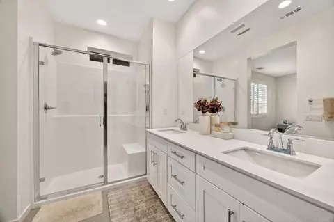 Bath - 39372 Corvina Ln, Temecula, CA 92591 photo 1 of 3