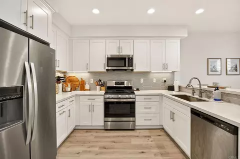 Kitchen - 39372 Corvina Ln, Temecula, CA 92591 photo 3 of 3
