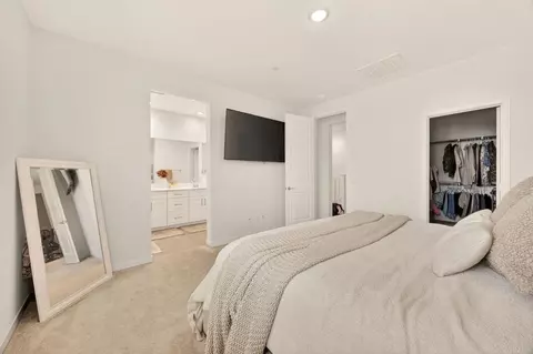 Bedroom - 39372 Corvina Ln, Temecula, CA 92591 photo 2 of 4