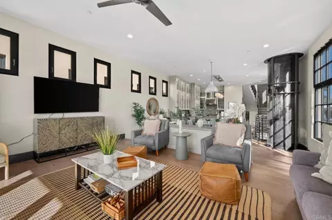 907 S Tremont St, Oceanside, CA 92054