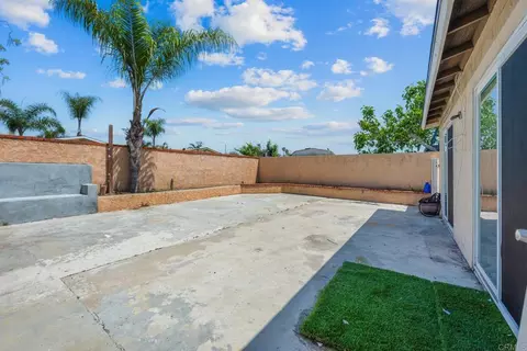 Exterior - 4608 Calle De Retiro, Oceanside, CA 92057 photo 4 of 8