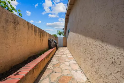 Exterior - 4608 Calle De Retiro, Oceanside, CA 92057 photo 8 of 8