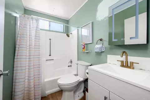 Bath - 4608 Calle De Retiro, Oceanside, CA 92057 photo 1 of 1