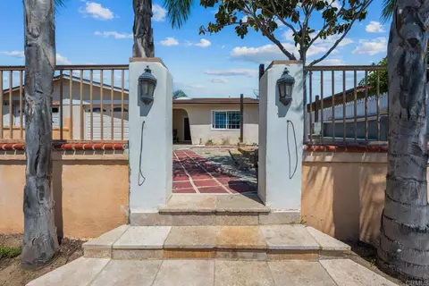 Exterior - 4608 Calle De Retiro, Oceanside, CA 92057 photo 2 of 8