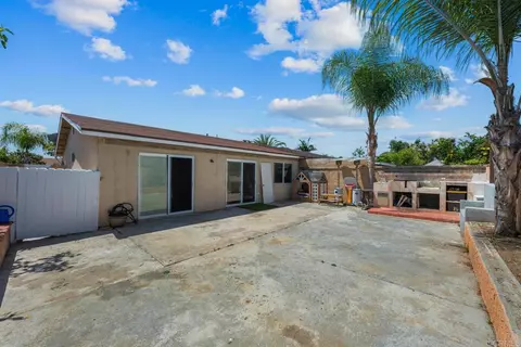 Exterior - 4608 Calle De Retiro, Oceanside, CA 92057 photo 6 of 8