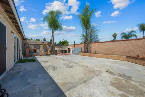 Exterior - 4608 Calle De Retiro, Oceanside, CA 92057 photo 5 of 8